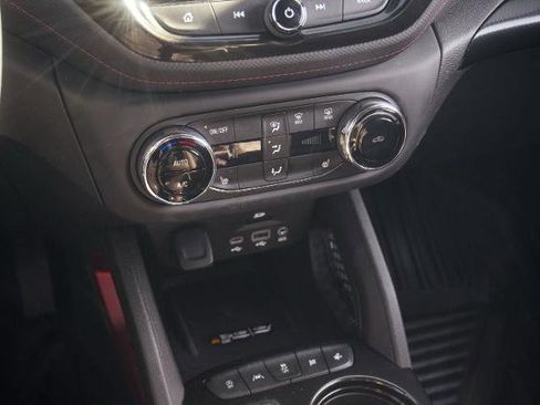 Used 2022 Chevrolet TrailBlazer RS w/ Technology Package FWD image 22