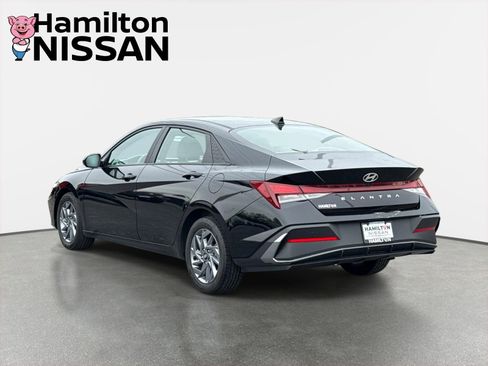 Used 2024 Hyundai Elantra SEL FWD image 4