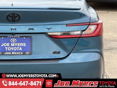 Used 2025 Toyota Camry SE w/ Multimedia Upgrade Package image 9