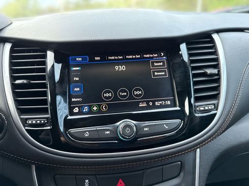 Used 2022 Chevrolet Trax LT w/ Driver Confidence Package AWD/4WD image 12