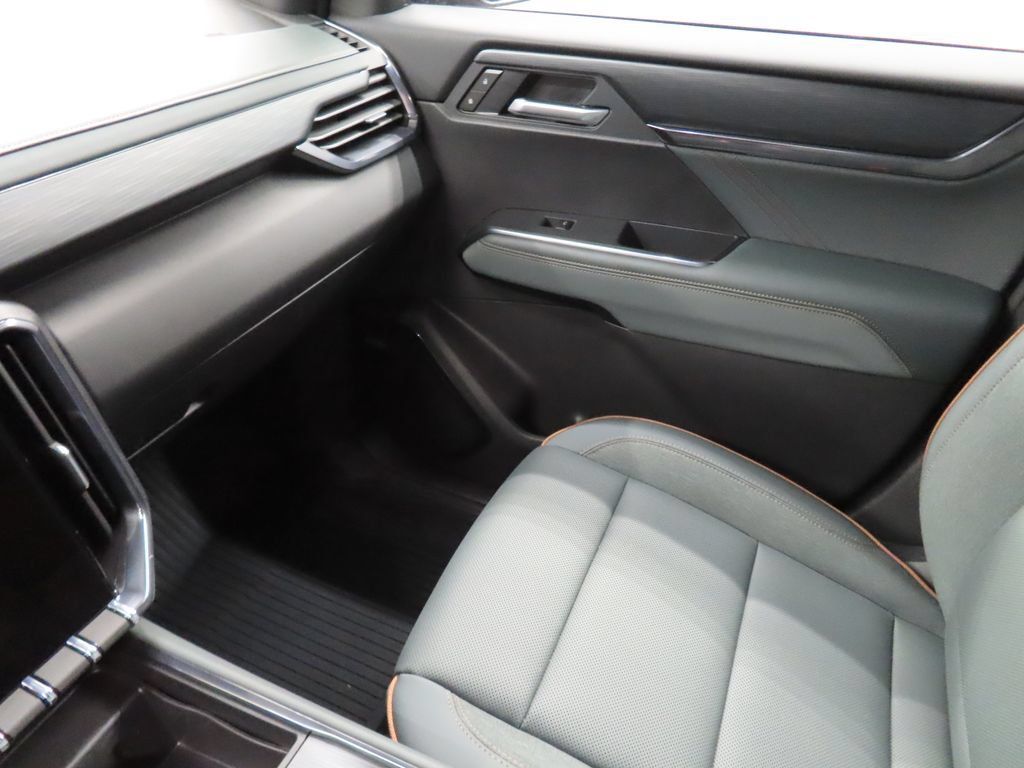 Used 2026 GMC Acadia AT4 w/ LPO, Floor Liner Package AWD/4WD image 31