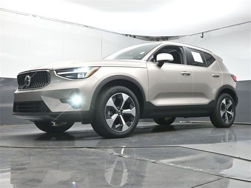 Certified 2024 Volvo XC40 B5 Plus w/ Protection Package Premier image 34