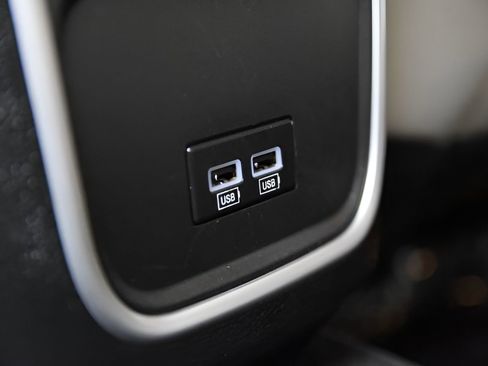 Used 2023 Chrysler 300 Touring w/ Sport Appearance Package image 21