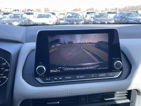 Used 2023 Nissan Rogue SV image 17