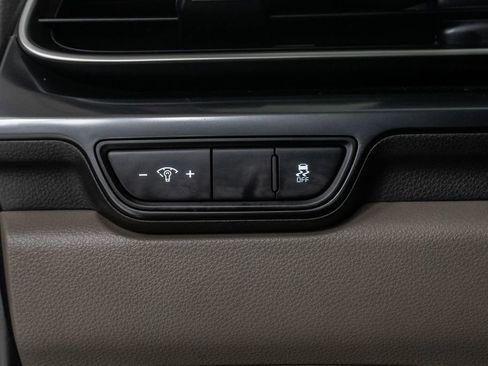 Used 2025 Kia Carnival FWD image 15