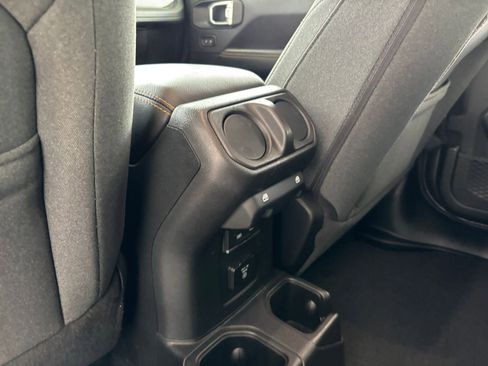 Used 2025 Jeep Wrangler Unlimited Sahara AWD/4WD image 23