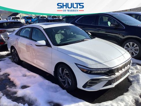 Used 2024 Hyundai Elantra SEL w/ Convenience Package image 1