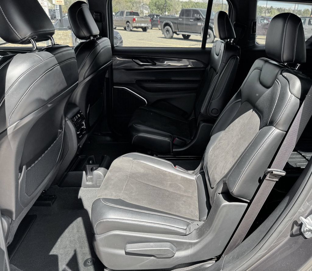 Used 2021 Jeep Grand Cherokee L Laredo AWD/4WD image 24
