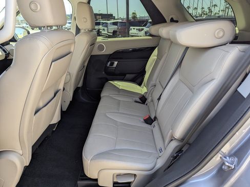Used 2020 Land Rover Discovery SE AWD/4WD image 8