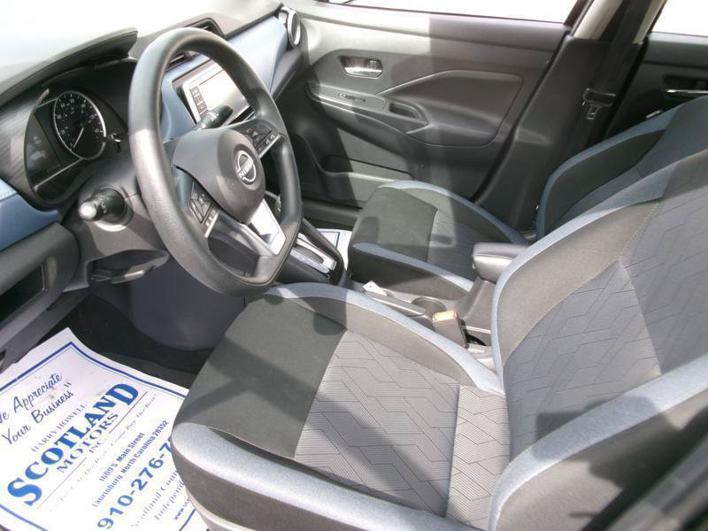 Used 2025 Nissan Versa SV FWD image 13