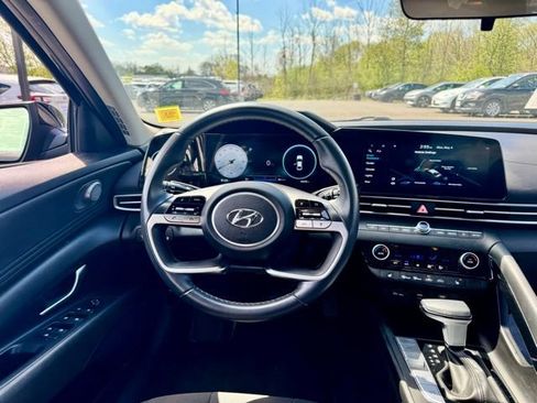 Used 2023 Hyundai Elantra SEL w/ Convenience Package FWD image 17