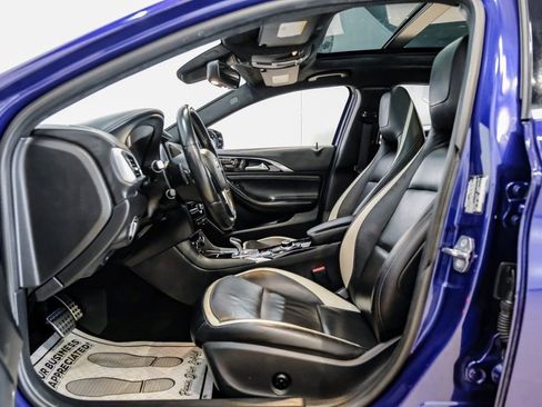 Used 2019 INFINITI QX30 Sport w/ Leather Package image 4