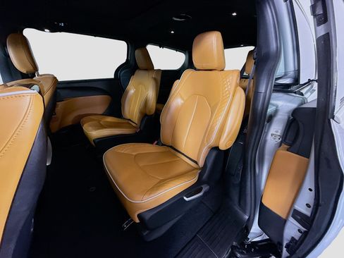 Used 2022 Chrysler Pacifica Pinnacle AWD/4WD image 25