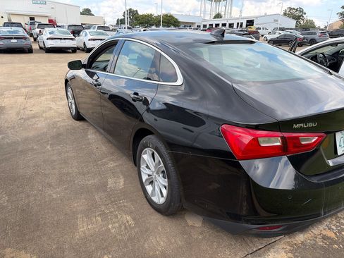 Used 2025 Chevrolet Malibu LT FWD image 2