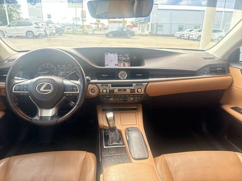 Used 2016 Lexus ES 350 w/ Luxury Package w/Wood Trim FWD image 11