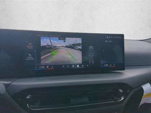 Used 2025 BMW 330i Sedan w/ M Sport Package image 9