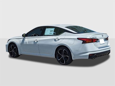 New 2025 Nissan Altima 2.5 SR image 3