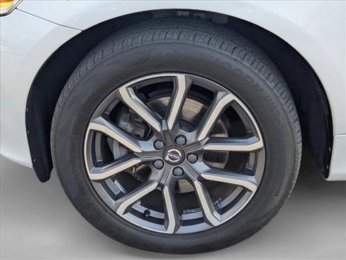 Used 2017 Volvo XC60 T6 Dynamic image 22