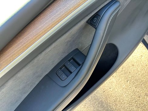 Used 2023 Tesla Model Y Long Range image 11