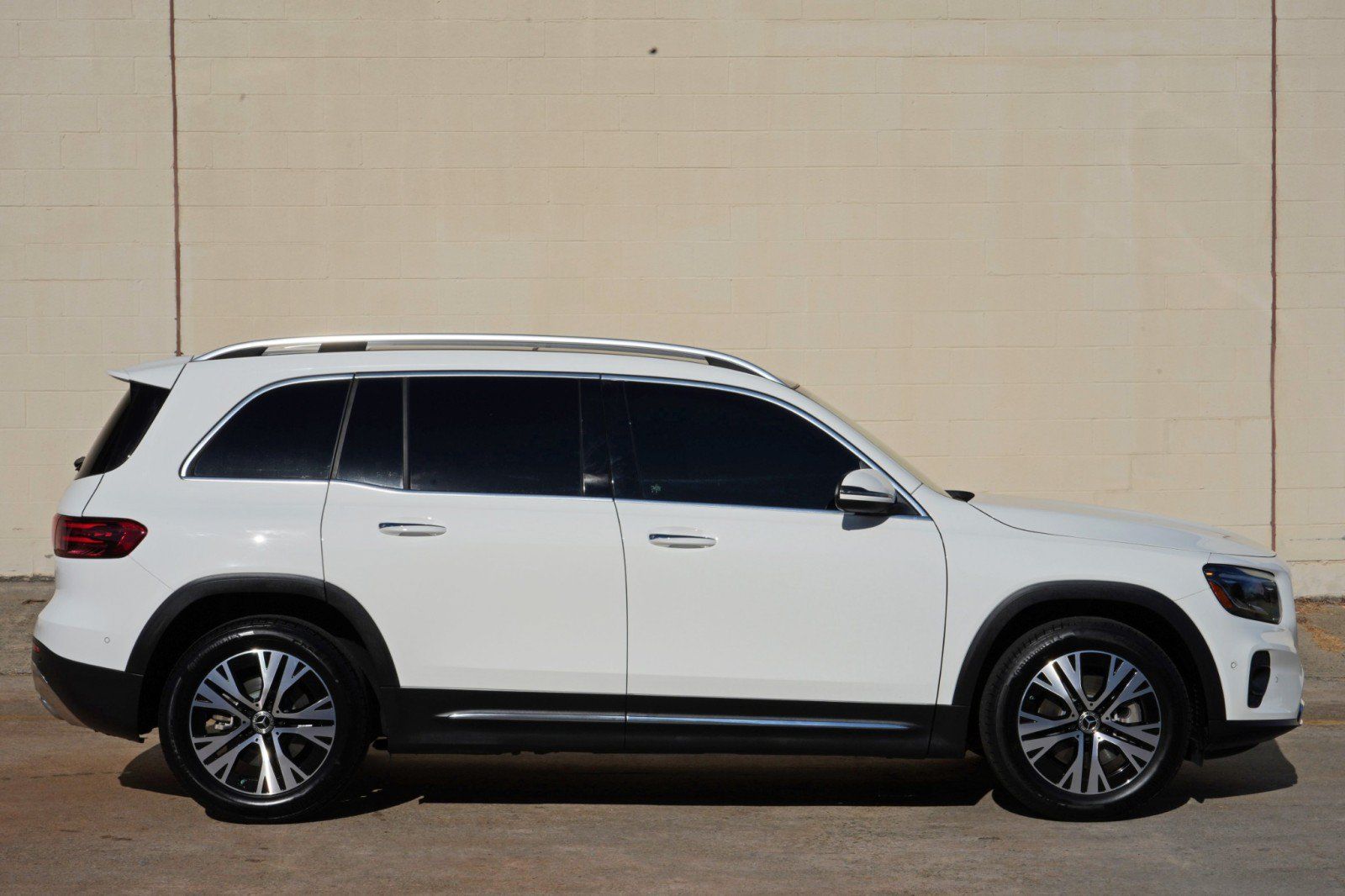Used 2024 Mercedes-Benz GLB 250 w/ Exclusive Package image 58