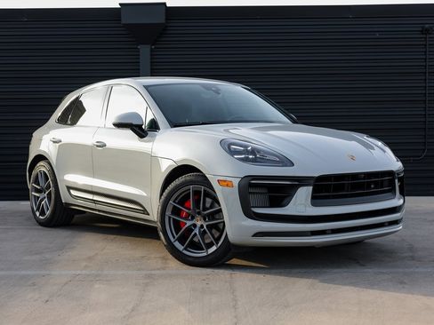 Certified 2022 Porsche Macan S image 9