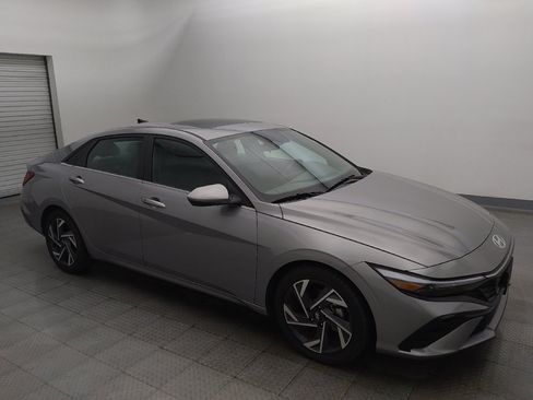 Used 2025 Hyundai Elantra SEL FWD image 11