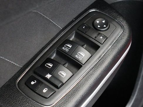 Used 2022 Dodge Charger SXT image 15