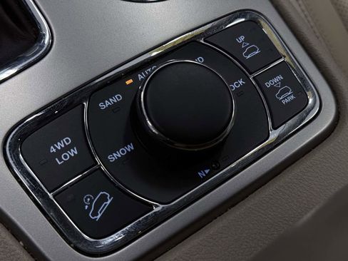 Used 2018 Jeep Grand Cherokee Overland image 51