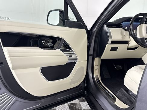 New 2026 Land Rover Range Rover Long Wheelbase SE AWD/4WD image 13