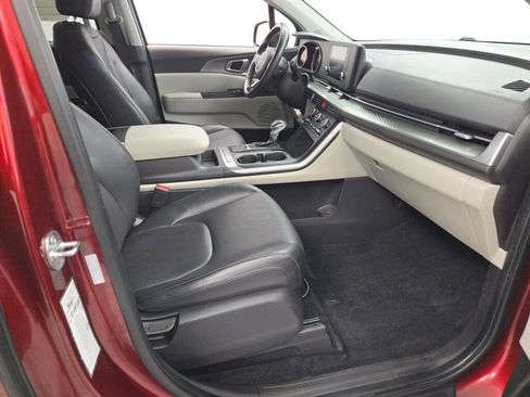 Used 2024 Kia Carnival LX image 7