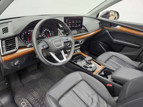 Used 2023 Audi Q5 2.0T Premium w/ Convenience Package AWD/4WD image 12