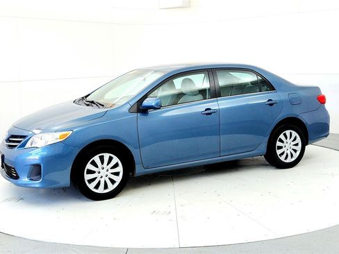 Used 2013 Toyota Corolla LE FWD image 3