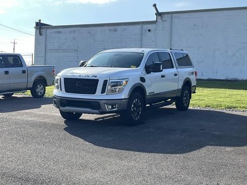 Used 2017 Nissan Titan PRO-4X AWD/4WD image 7