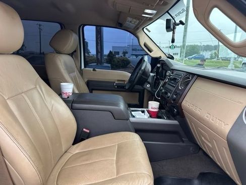 Used 2012 Ford F250 Lariat w/ Lariat Interior Pkg AWD/4WD image 16