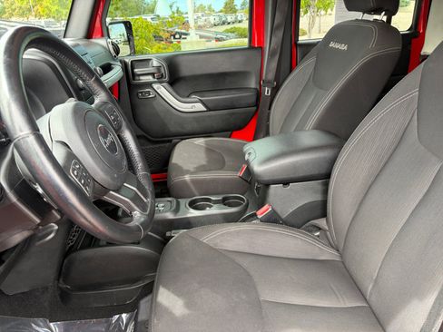 Used 2018 Jeep Wrangler Unlimited Sahara w/ Connectivity Group AWD/4WD image 24
