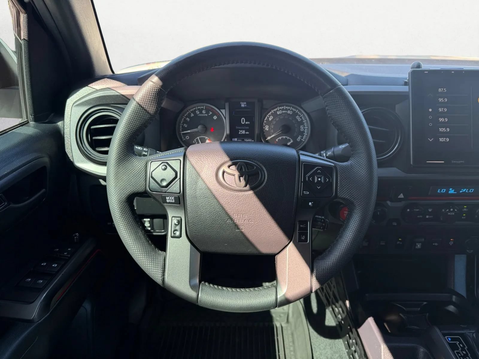Used 2021 Toyota Tacoma TRD Off-Road w/ Technology Package AWD/4WD image 15