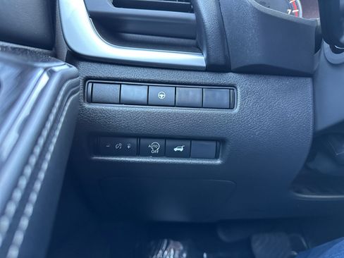 Used 2025 Nissan Rogue SV FWD image 26