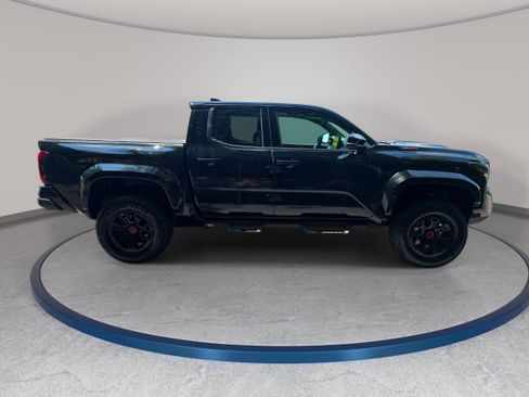 Used 2025 Toyota Tacoma TRD Pro AWD/4WD image 4