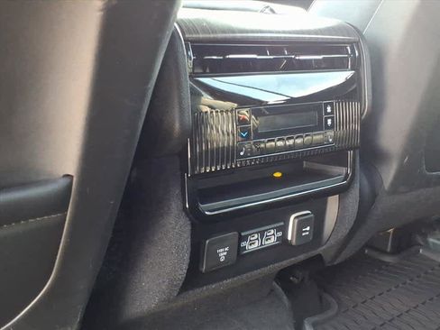 Used 2024 Jeep Wagoneer L Series III w/ Flexible Seating Group image 9