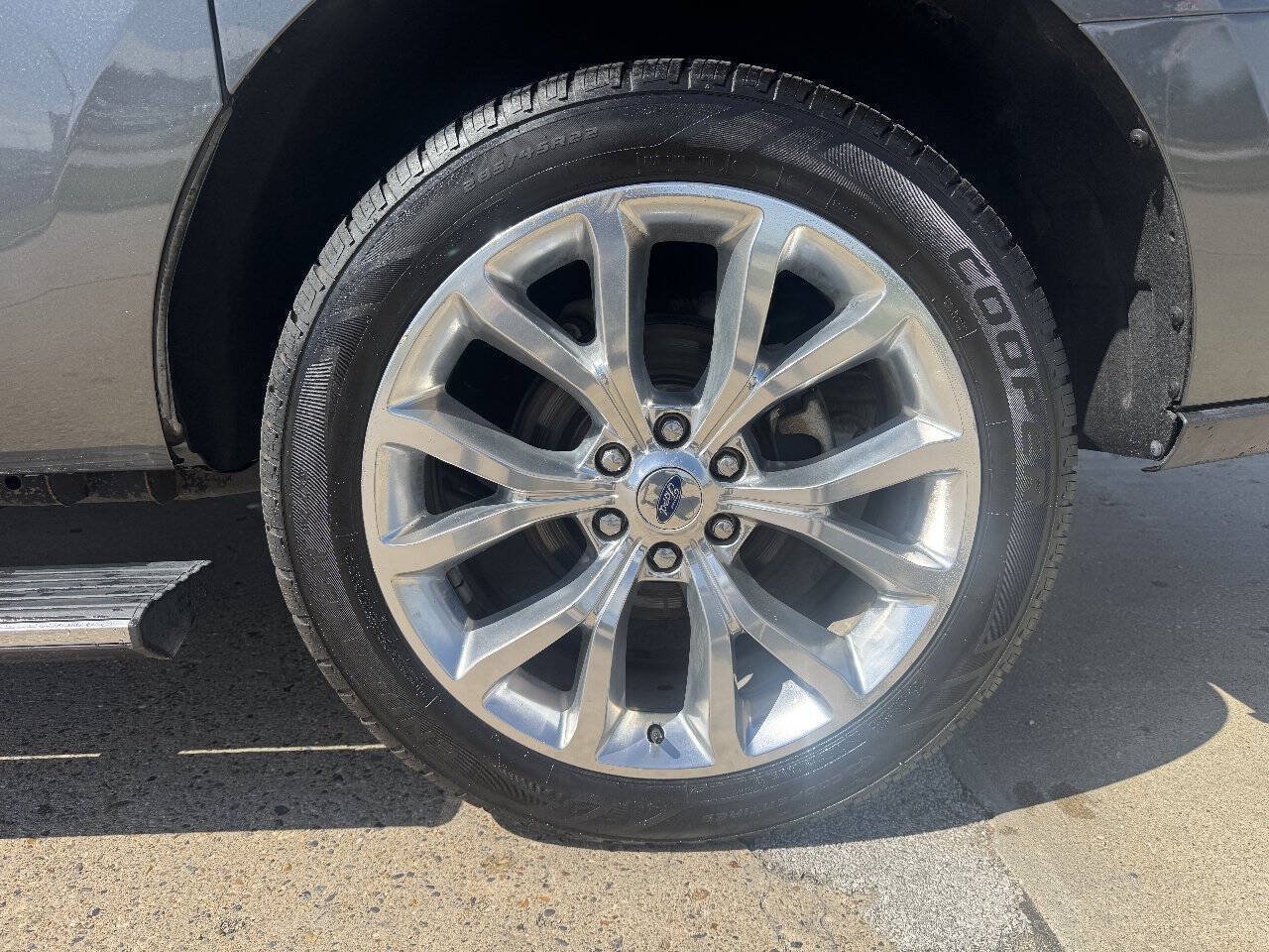 Used 2018 Ford Expedition Max Limited w/ Equipment Group 302A AWD/4WD image 9