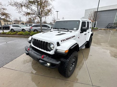 Used 2024 Jeep Wrangler Unlimited Rubicon image 5