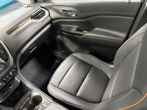 Used 2023 GMC Acadia AT4 w/ Preferred Package image 11
