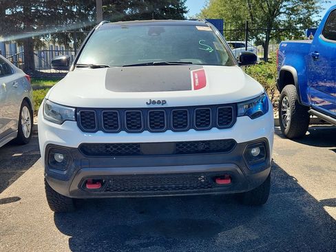Used 2025 Jeep Compass Trailhawk AWD/4WD image 2
