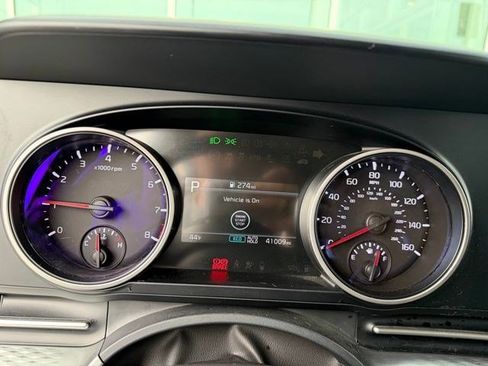 Used 2022 Kia Carnival LX image 9