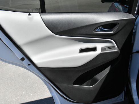 Used 2020 Chevrolet Equinox LT image 32