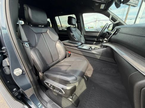 Used 2024 Jeep Wagoneer L Series II w/ Flexible Seating Group RWD image 20