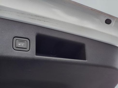 Used 2019 Chevrolet Equinox Premier image 30