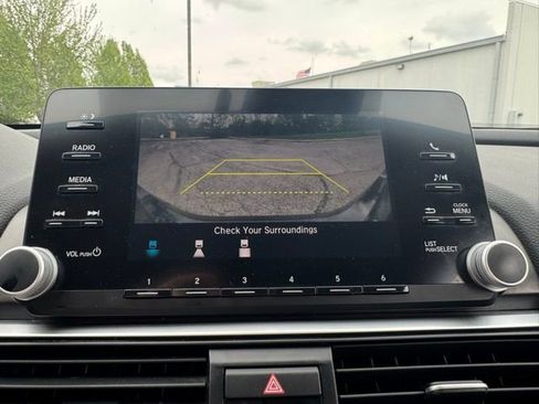 Used 2018 Honda Accord LX image 32