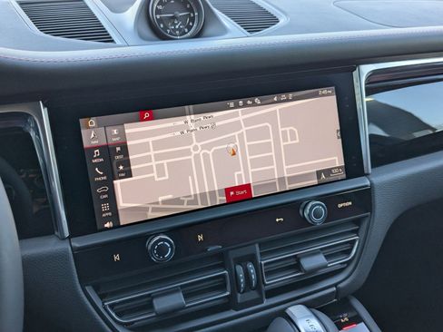 New 2026 Porsche Macan image 17