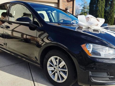 Used 2016 Volkswagen Golf S image 3